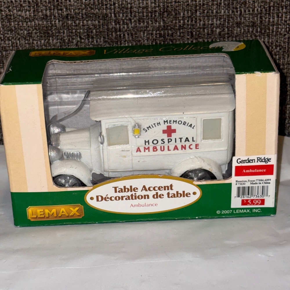 Lemax Village Collection 2007 Smith Memorial Hospital Ambulance Accent 73630